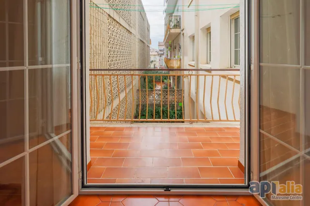 Gran piso en Breda: 4 dormitorios, muy luminoso y junto al centro — 32