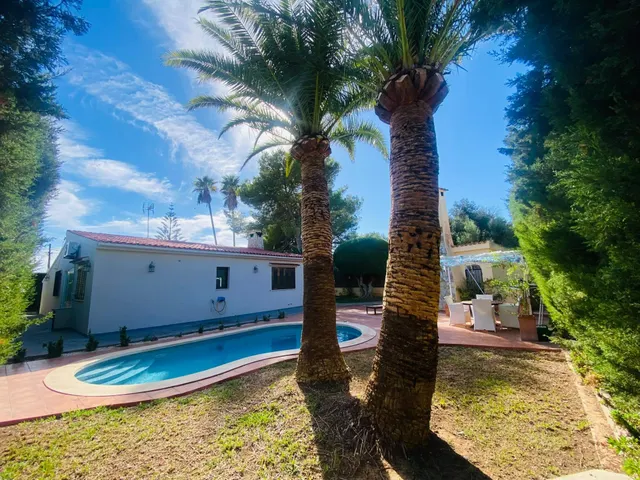 Encantadora casa en Bahia Grande, Llucmajor, con piscina, jardín mediterráneo y terrazas cubiertas — 26