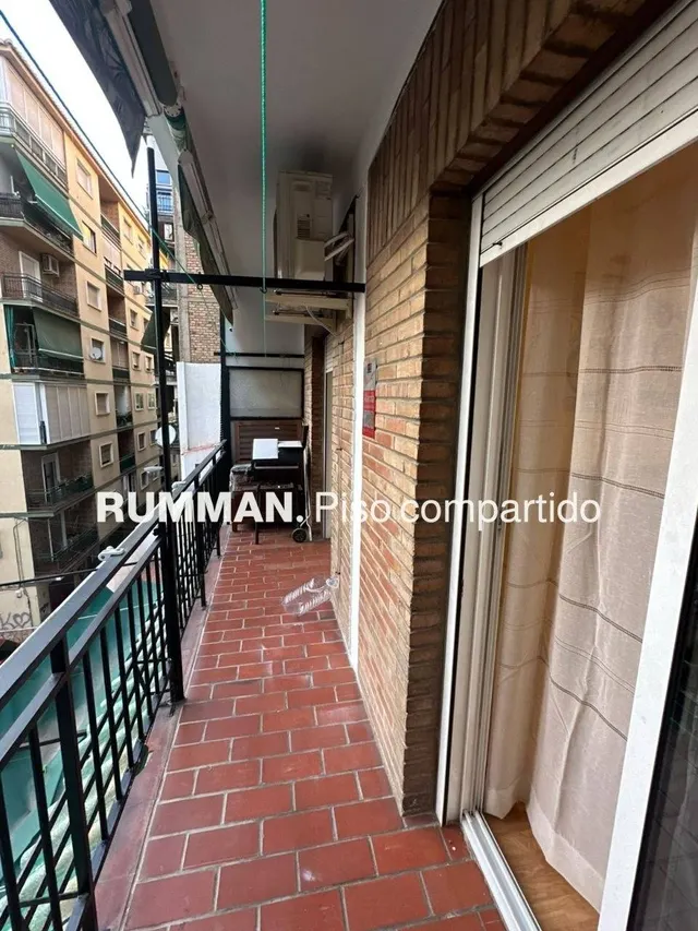 EST / TRAB. Piso de TRES dormitorios, zona Jardines del Triunfo — 26