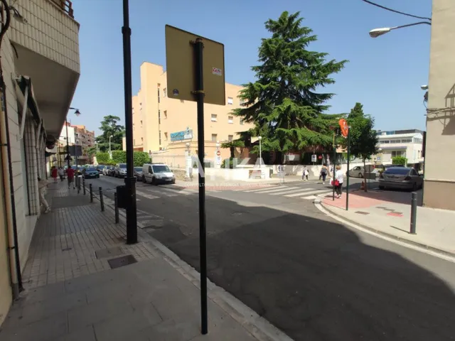LOCAL COMERCIAL EN VENTA EN ZONA CÉNTRICA. — 15
