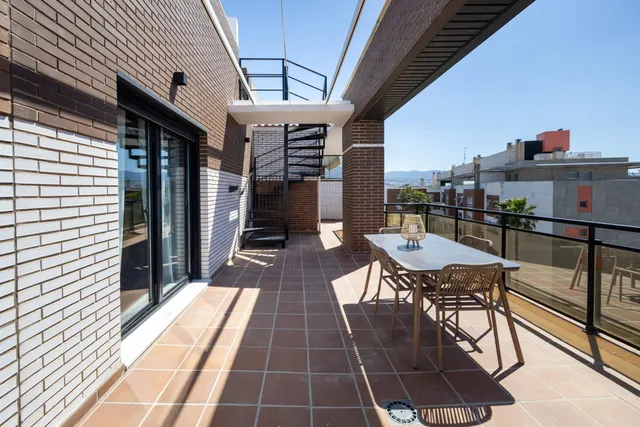 Ático Dúplex Reformado con Terraza de Ensueño en Armilla — 18