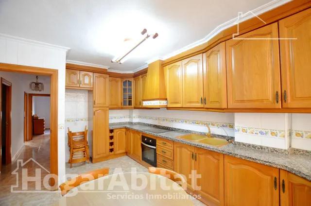 Alto, luminoso y exterior con balcón — 10