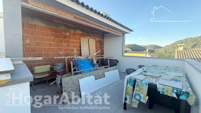 ¡Reformada a estrenar! Casa amplia y luminosa con balcón y g - foto 3