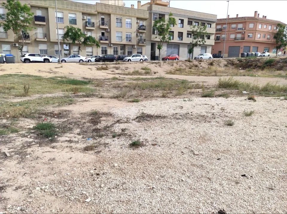 SE VENDE PARCELA DE SUELO URBANO SIN EDIFICAR EN AVENIDA DE LA LIBERTAD EN NOVELDA.