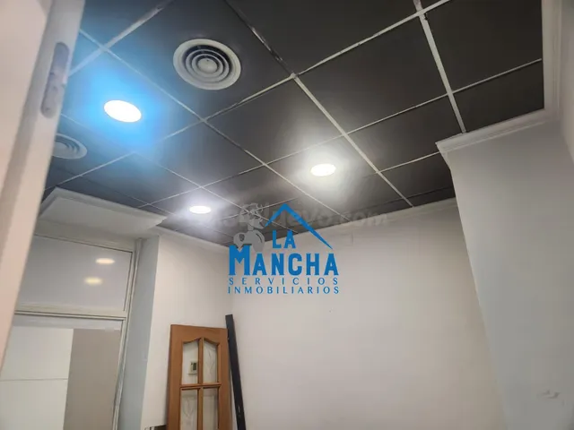 *105.000€* inmobiliaria la mancha vende local en carretera de jaen de Albacete. — 2