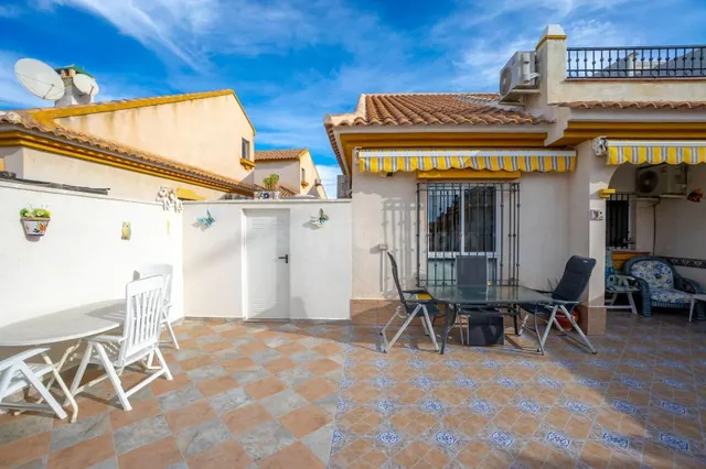 Encantadora Casa Adosada con Terraza Soleada en La Zenia — 3