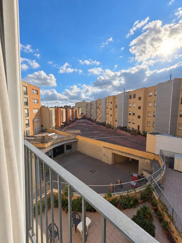 Piso exterior de 4 habitaciones con balcón y parking incluido en el centro de Reus — 15