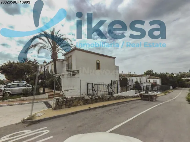 Venta de casa adosada en Estepona, Málaga. ACTIVO INMOBILIAR