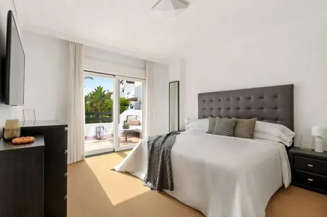 Chalet adosado en la Milla de Oro de Marbella — panorámica de La Concha — 16