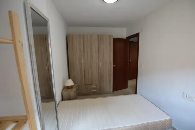 Traumatología (zona). Piso amueblado. 4 dormitorios .2 baños. Estudiantes. Calefacción central — 9