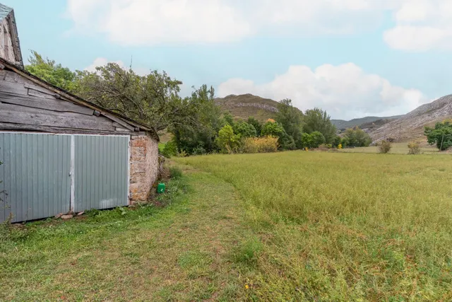 Casa, cuadra, pajar y fincas en venta en babia — 22