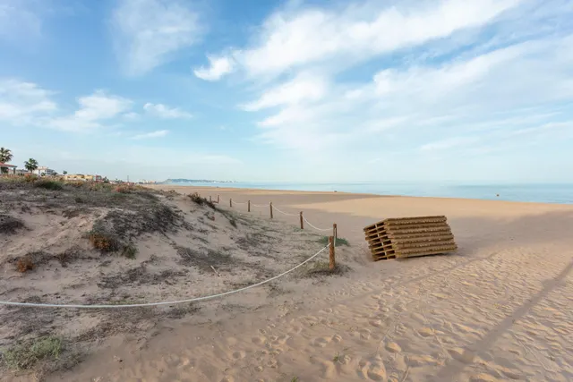 Vive el mar desde casa: parcela exclusiva en primera línea de playa en Xeraco — 36