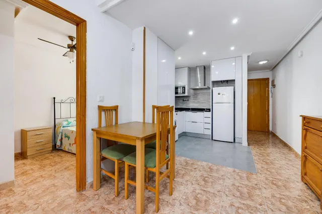 Apartamento de dos dormitorios a escasos 150 metros de la playa del cura, en torrevieja — 11