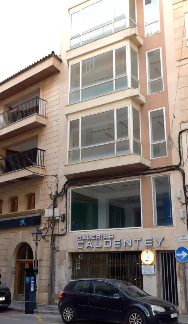 EDIFICIO COMERCIAL EN EL CORAZON DE MANACOR (Galerias Caldentey) — 12