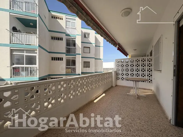 APARTAMENTO CON DOS BALCONES Y GARAJE CERCA DE LA PLAYA - foto 2
