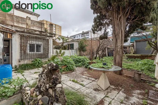 Casa con Parcela a Reformar en Granada — 2