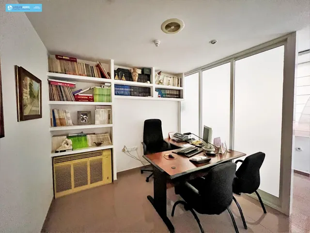 Espectacular Clínica en La Rambla - Convertible en Vivienda — 6