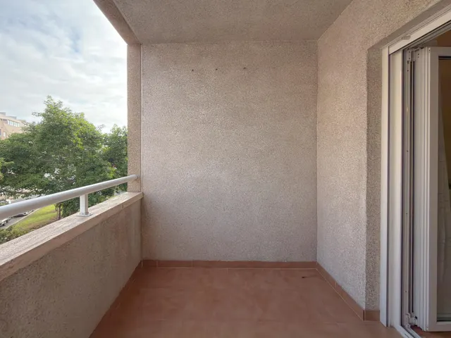 Centro! Encantador apartamento (Año 2003) con terraza confortable y vistas despejadas + 2 Piscinas comunitarias — 10