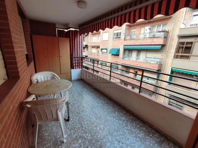 PISO DE CUATRO habitaciones SIN ASCENSOR. MUY BUENA ZONA — 13