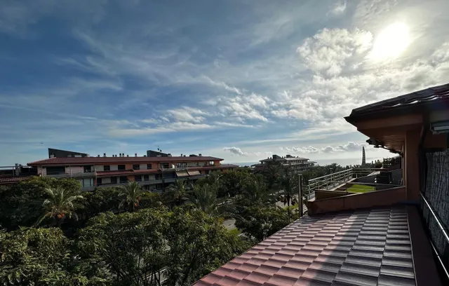 Fabuloso ático de diseño con vistas al mar y a la montaña en Gavà Mar — 16