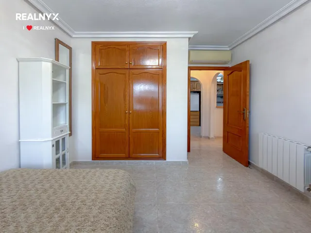 Orihuela Costa! Impresionante Villa Mediterranea con generosa parcela y amplias terrazas + Solarium privado con vistas panorámicas y piscina privada — 36