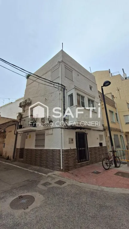 casa esquinera con licencia turistica en Vinaros , reformado