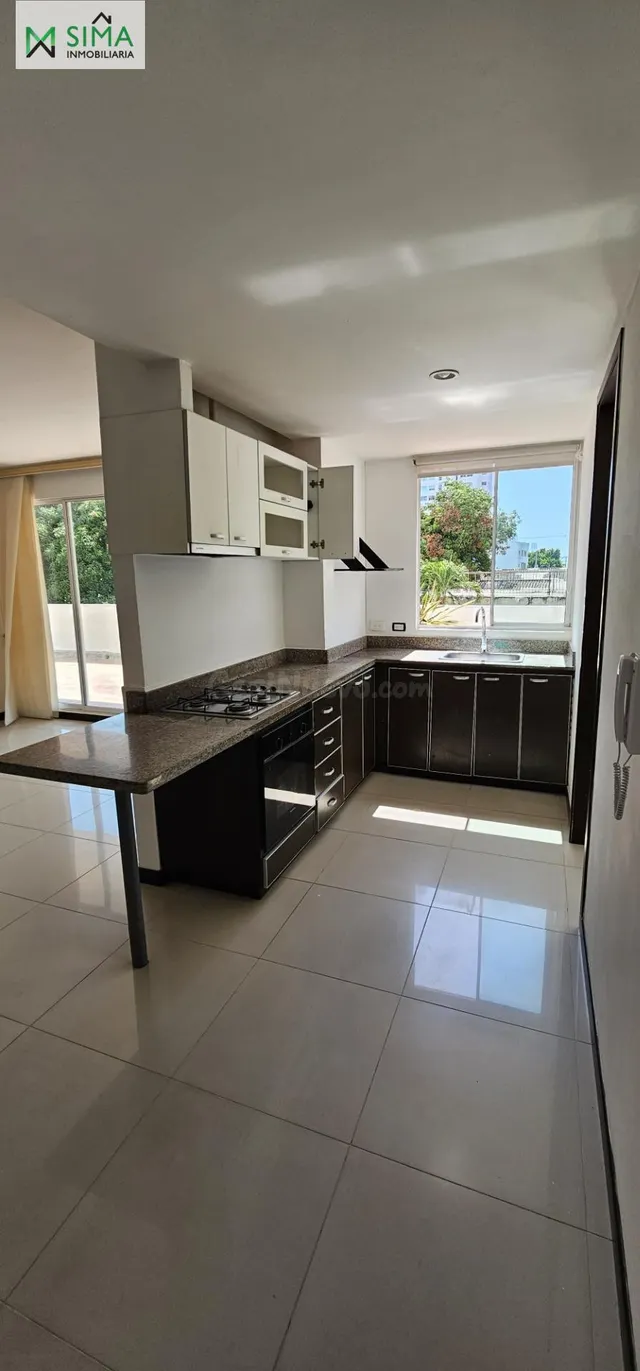 SE ARRIENDA AMPLIO APARTAMENTO DE 131 m2 EN ZONA EXCLUSIVA D - foto 2