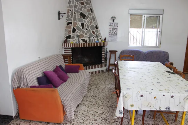 Te ofrecemos este chalet con casa de 200 metros cuadrados y 5.500 metros cuadrados de parcela! — 16