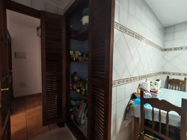 ¡BAJO EN VENTA EN LOS BARRIOS! — 6