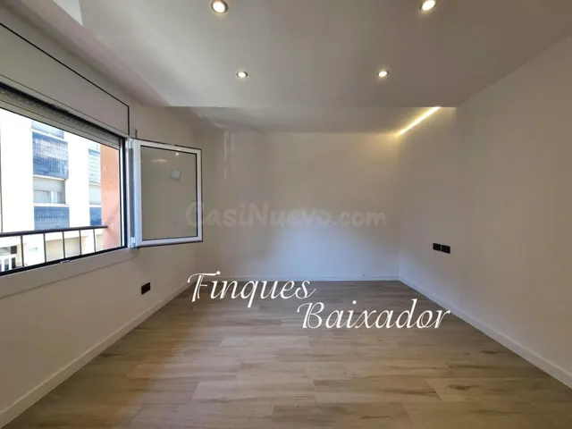 ¡FINQUES BAIXADOR PRESENTA ESTE PISO DE 2 HABS. CON 2 BAÑOS EN EL CASC ANTIC ¡ — 3