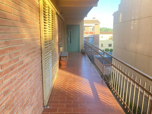 Edificio con local y 2 viviendas en Tordera — 28