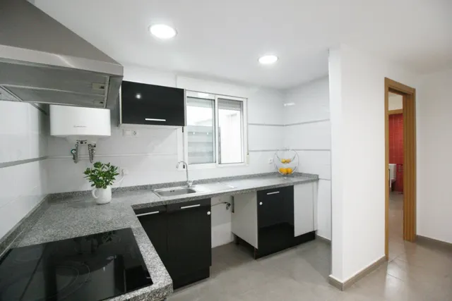 Vivienda en dos alturas con terraza privada y pérgola en Alaquàs — 5