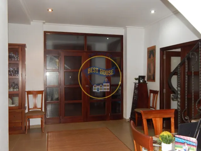 BONITA CASA EN CASCO ANTIGUO DE AGULLENT — 26