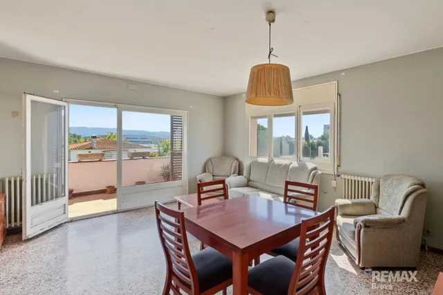 Girona, Domeny | Gran Oportunidad: Edificio de 702 m2 con Taller, Vivienda y Patio — 11