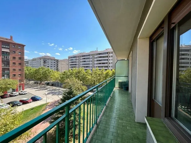 Piso amplio y luminoso con 3 habitaciones y grandes balcones en San Juan — 6