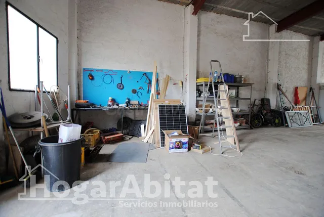 AMPLIO LOCAL COMERCIAL CON GARAJE — 5