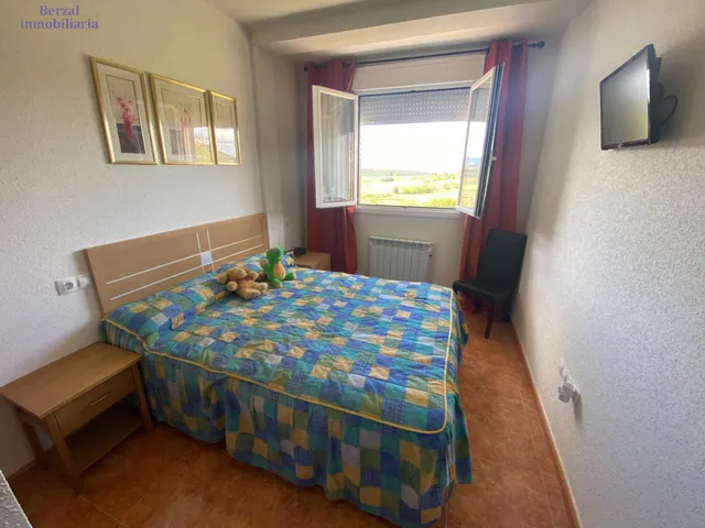 Adosado en Hormilla, tres habitaciones, dos baños, terraza de dieciocho metros. — 4