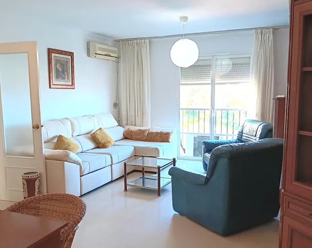 OPORTUNIDAD, amplio piso en Arroyo de la Miel, Benalmádena — 2