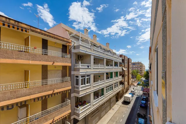 Apartamento de dos dormitorios a escasos 150 metros de la playa del cura, en torrevieja — 23