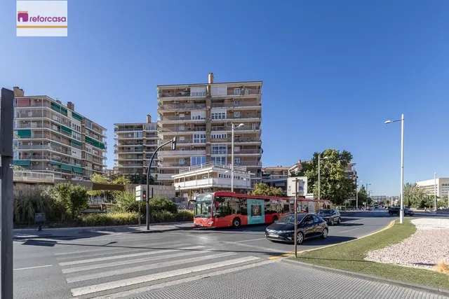 PISO REFORMADO CON VISTAS PANORÁMICAS A UN PASO DEL CENTRO DE GRANADA — 38
