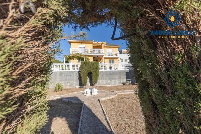 ¡MAGNIFICO CHALET INDEPENDIENTE CON CALIDADES ESPECTACULARES Y PISCINA PRIVADA EN GOJAR! — 50