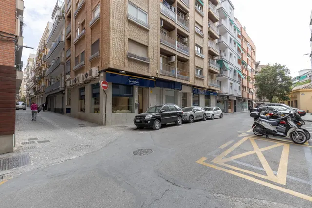 Amplio piso con garaje y trastero en el centro — 50