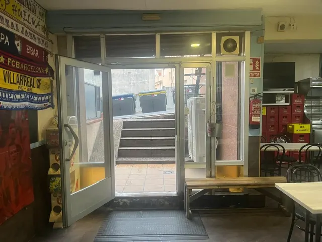 Bar en venta en Singuerlín– Listo para abrir — 6