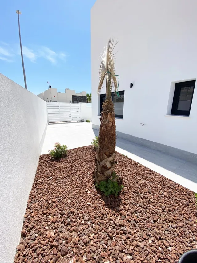 CHALET DE DISEÑO INDEPENDIENTE CON PISCINA — 24