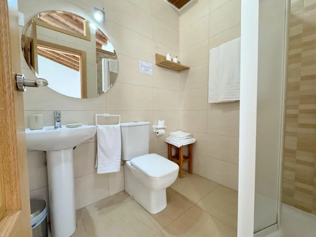 HOSTAL RESTAURANTE EN PLENO CASCO ANTIGUO DE CANDELEDA — 38