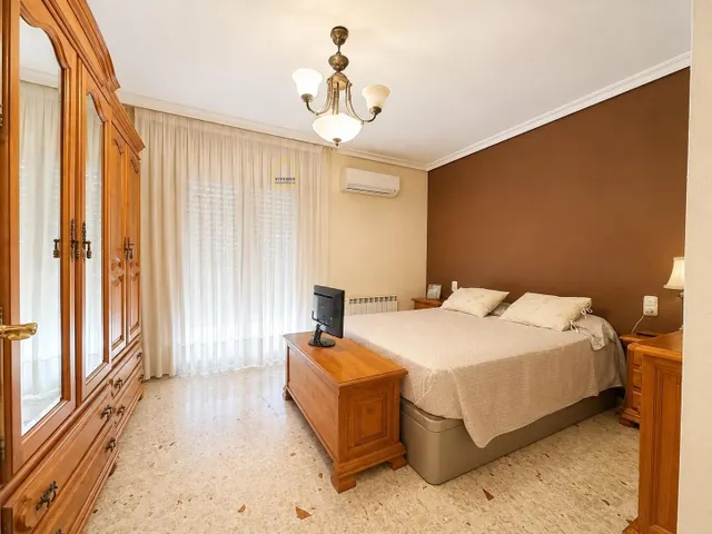 Dúplex de 4 dormitorios, cochera y patio en San José — 18