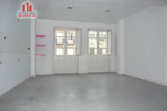 LOCAL COMERCIAL EN EL CENTRO DE OURENSE