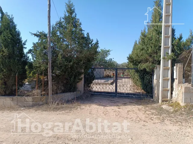 OPORTUNIDAD DE PROPIEDAD RUSTICA CON TERRENO Y PISCINA — 39