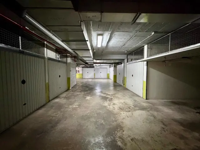 Plaza para moto en garaje cubierto junto a avenida de Madrid, Petrer — 11