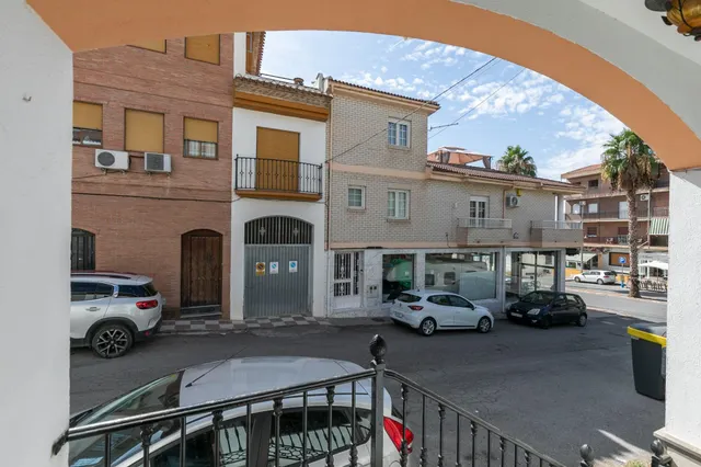 ¡OPORTUNIDAD EN ÍLLORA! Amplia casa adosada con parking y zonas verdes ✨ — 22